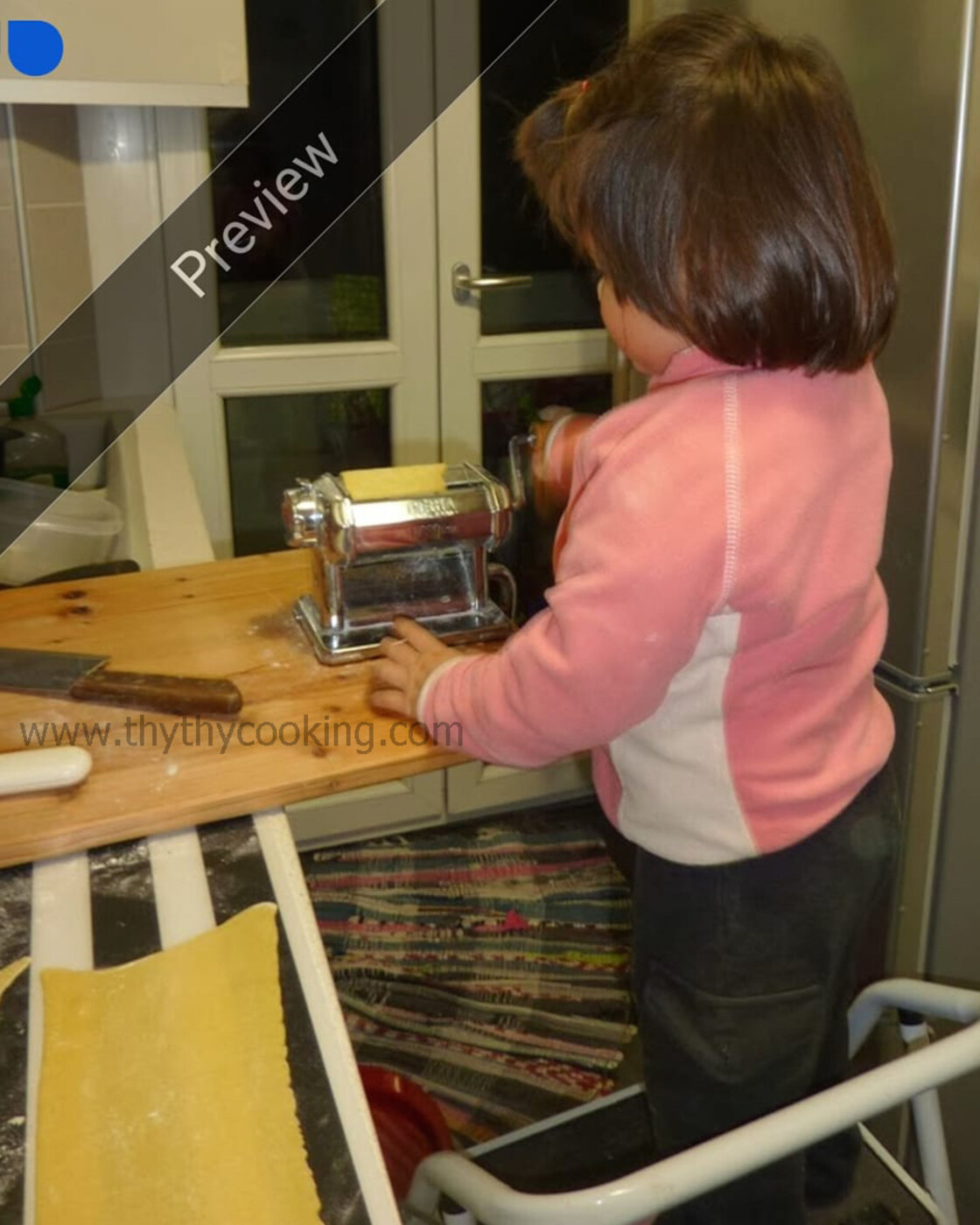 LAN MAN CON GÁI NHỎ SẮP 12 TUỔI 