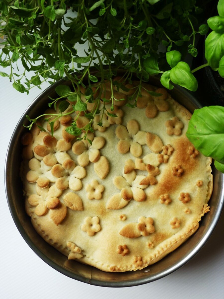 PASQUALINA, LA TRADIZIONALE TORTA SALATA ITALIANA DI PASQUA