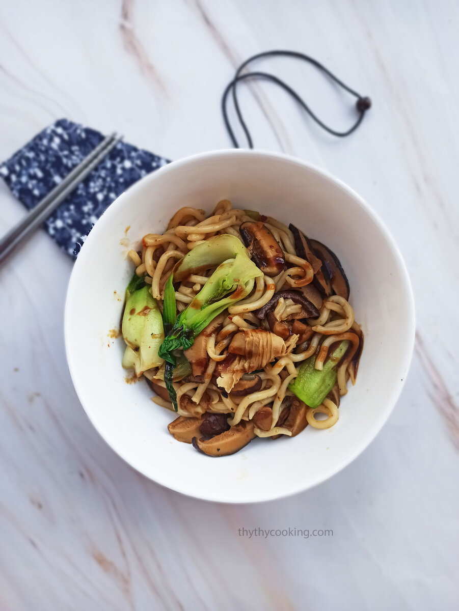 UDON XÀO CẢI CHÂN VỊT, NẤM ĐÔNG CÔ VÀ TÀU HŨ KI