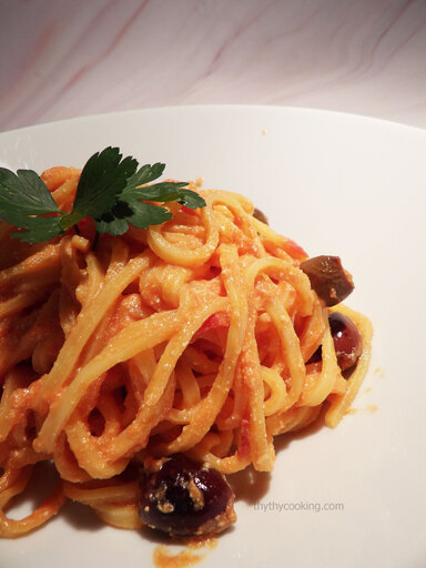 ITALIAN FOOD-LINGUINE WITH RICOTTA AND OLIVE SAUCE