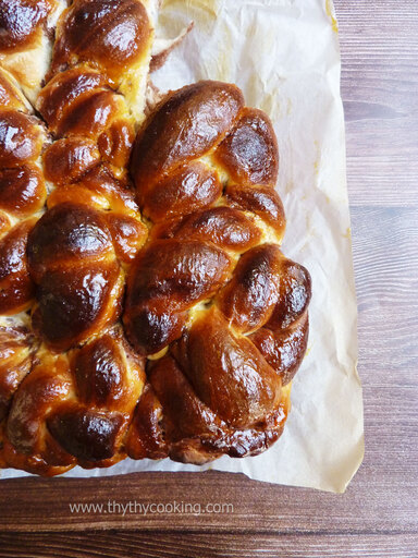 BÁNH MÌ HOA CÚC 2 MÀU 