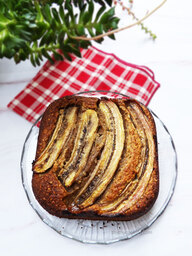 BÁNH CHUỐI HẠT MÈ VÀ QUẢ CHÀ LÀ